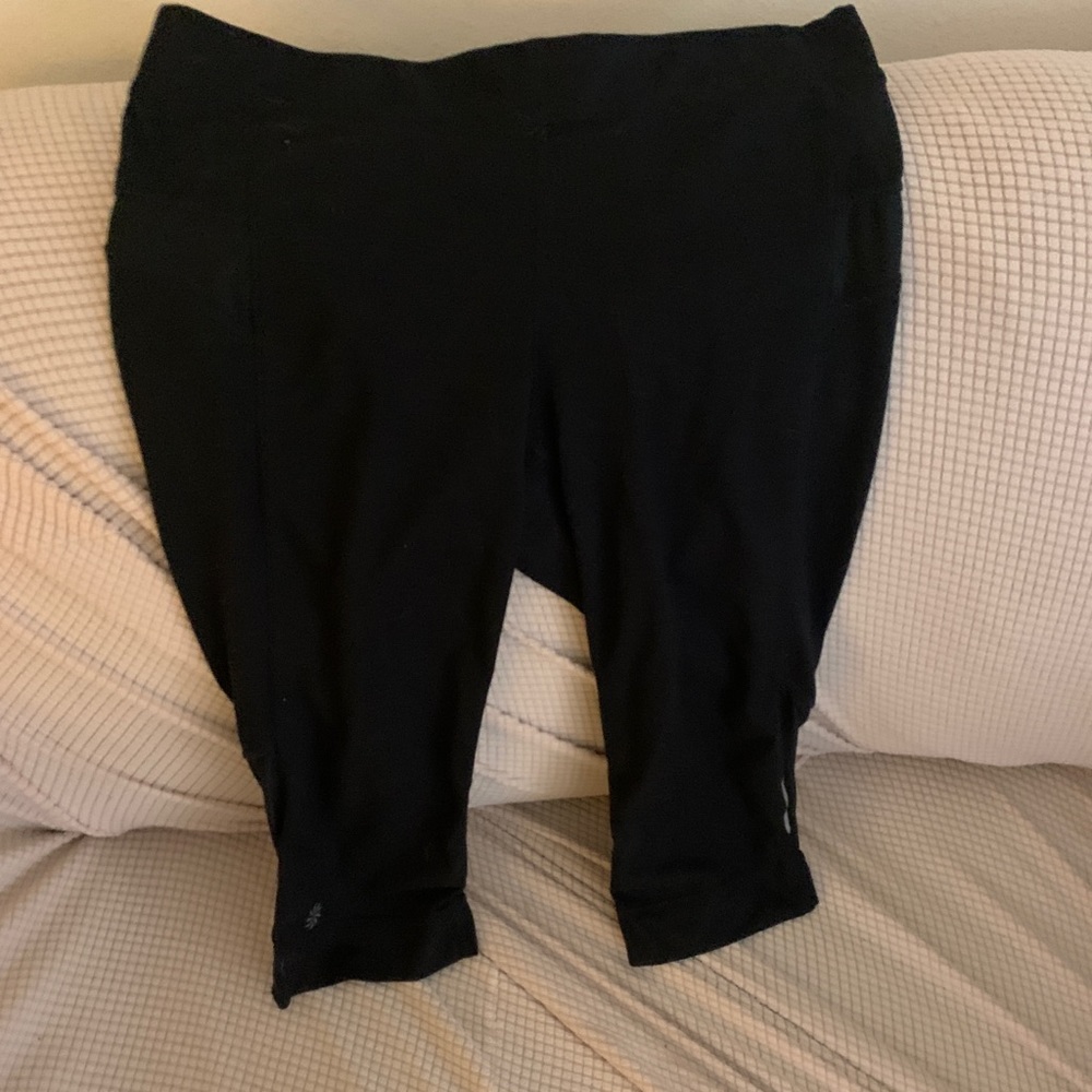 Black cropped athleta leggings